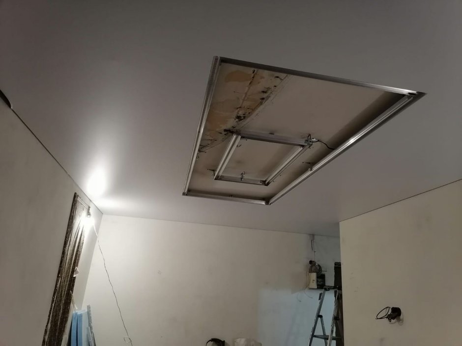 Ревизионный люк на чердак