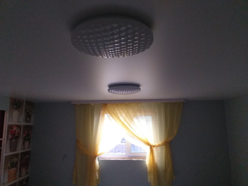 Окно в потолке из стекла