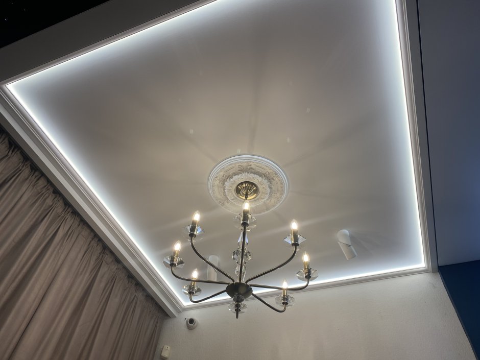 Зеркальное панно на потолок