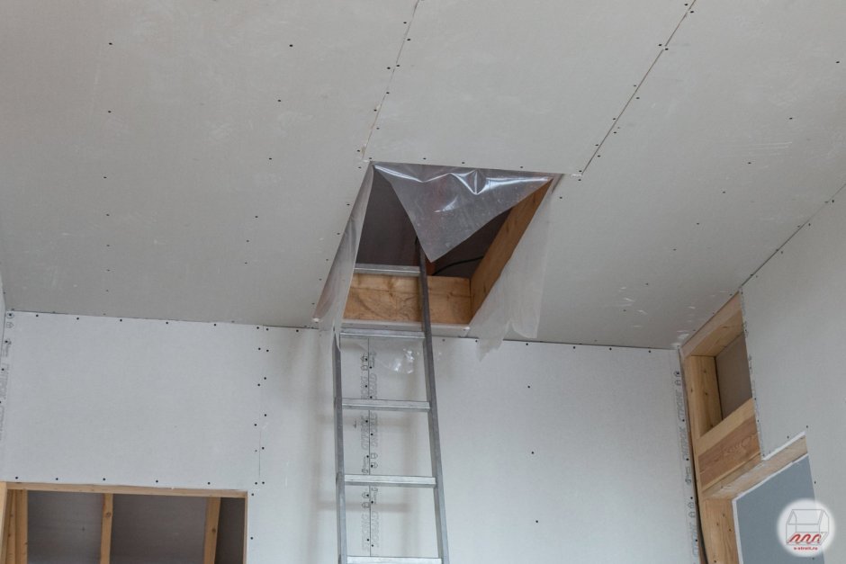 Навесной потолок глянцевый