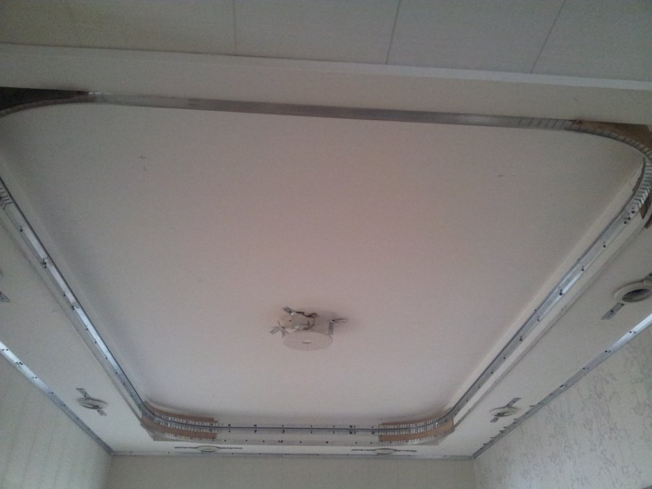 Люк в натяжном потолке