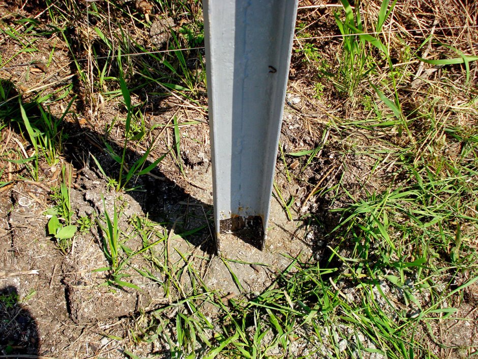 Столбы для забора из швеллера 120