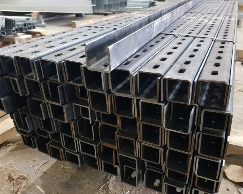 Швеллер перфорированный ШП 40х80х 2000