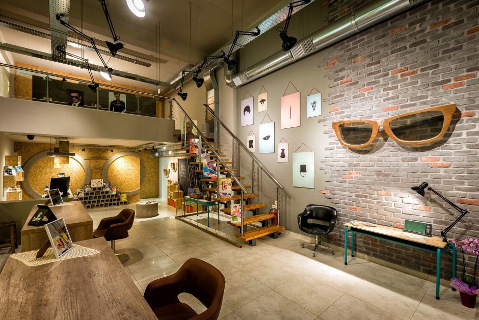 Необычный интерьер оптики