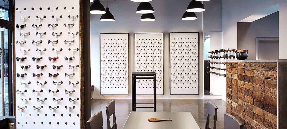 Интерьер магазина оптика