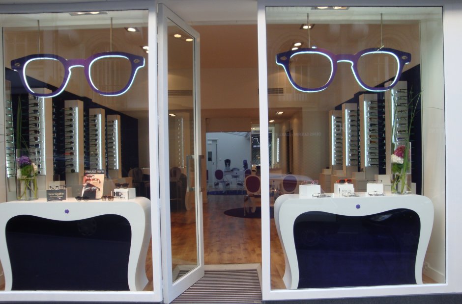 Вывеска магазин очков