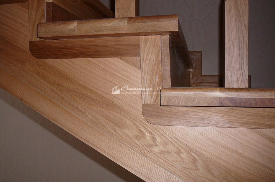 Лестница из керамогранита с забежными ступенями