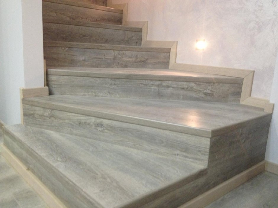 Сапожок на ступенях