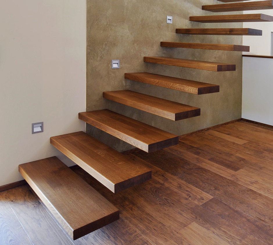 Лестница с.забежными ступенями обшитая