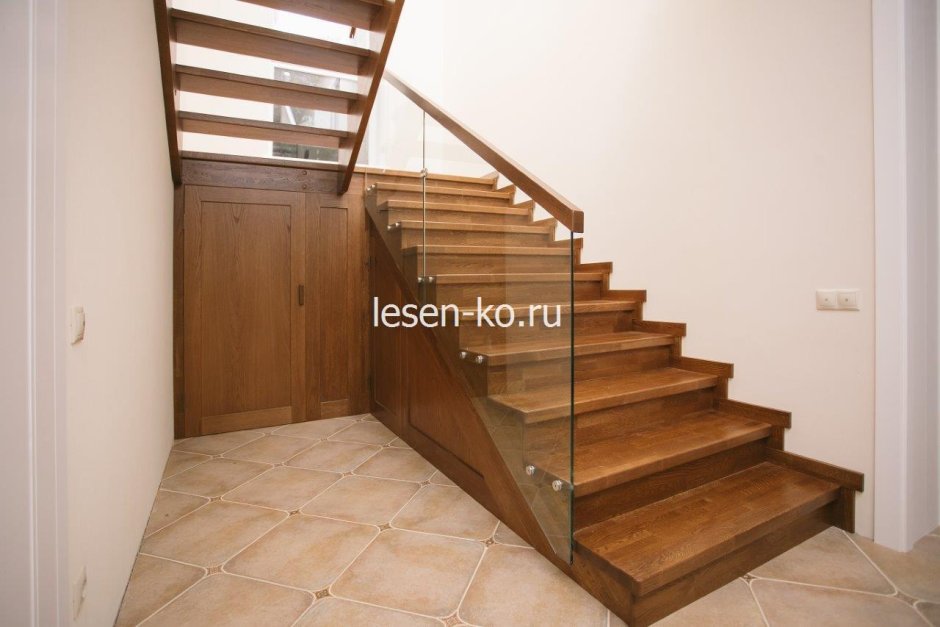 Отделка лестницы в частном доме