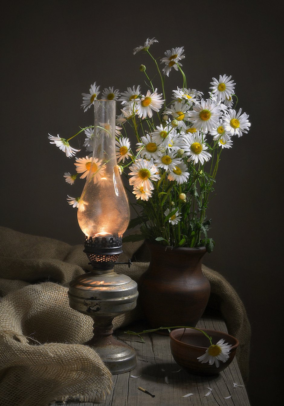 Натюрморт с керосиновой лампой