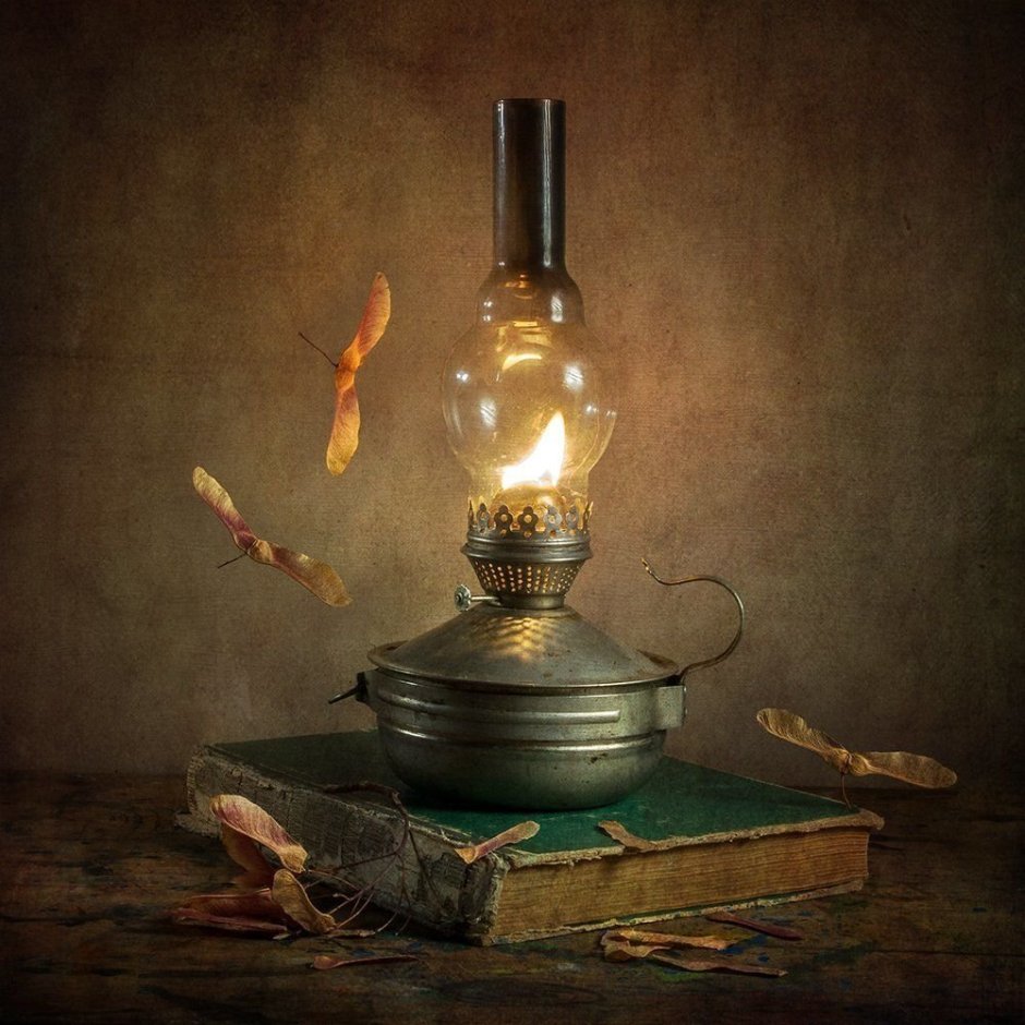 Керосиновая лампа петролеон