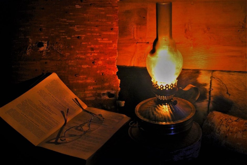 Керосиновая лампа метро 2033