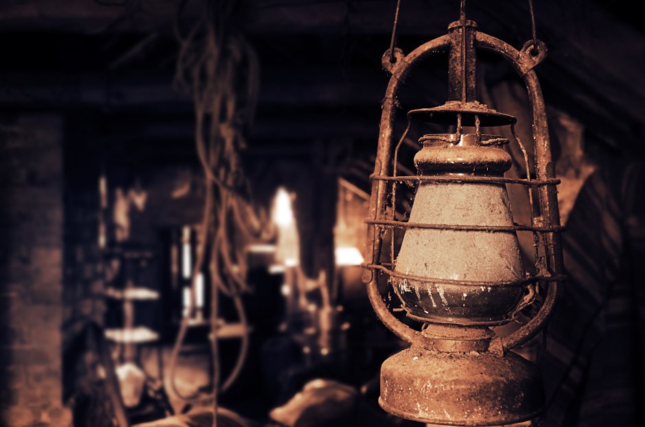 Натюрморт с керосиновой лампой