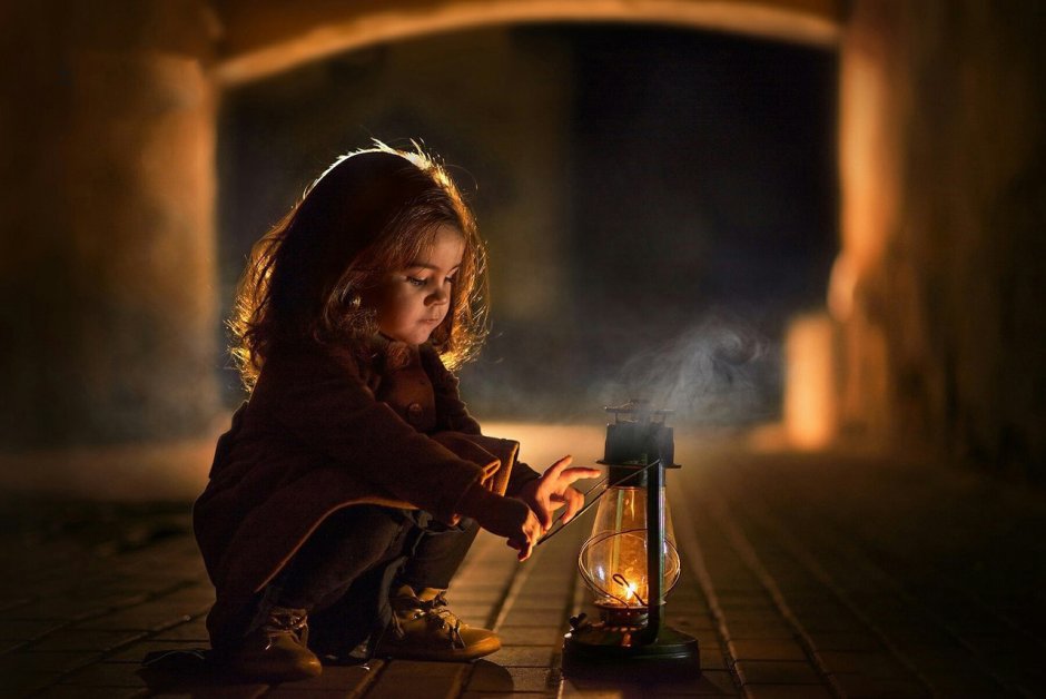 Керосиновая лампа на улице