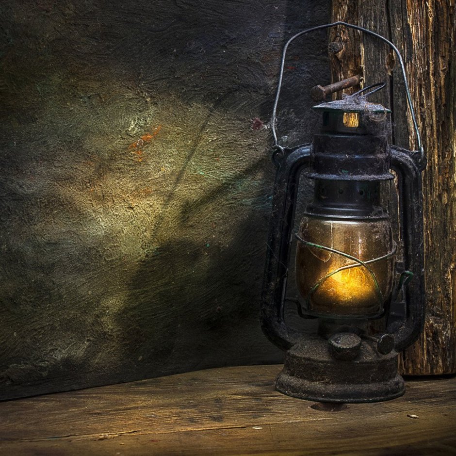 Керосиновая лампа в избе