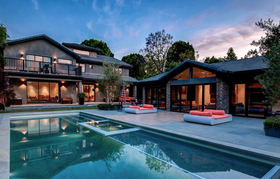 Собственный дом с бассейном