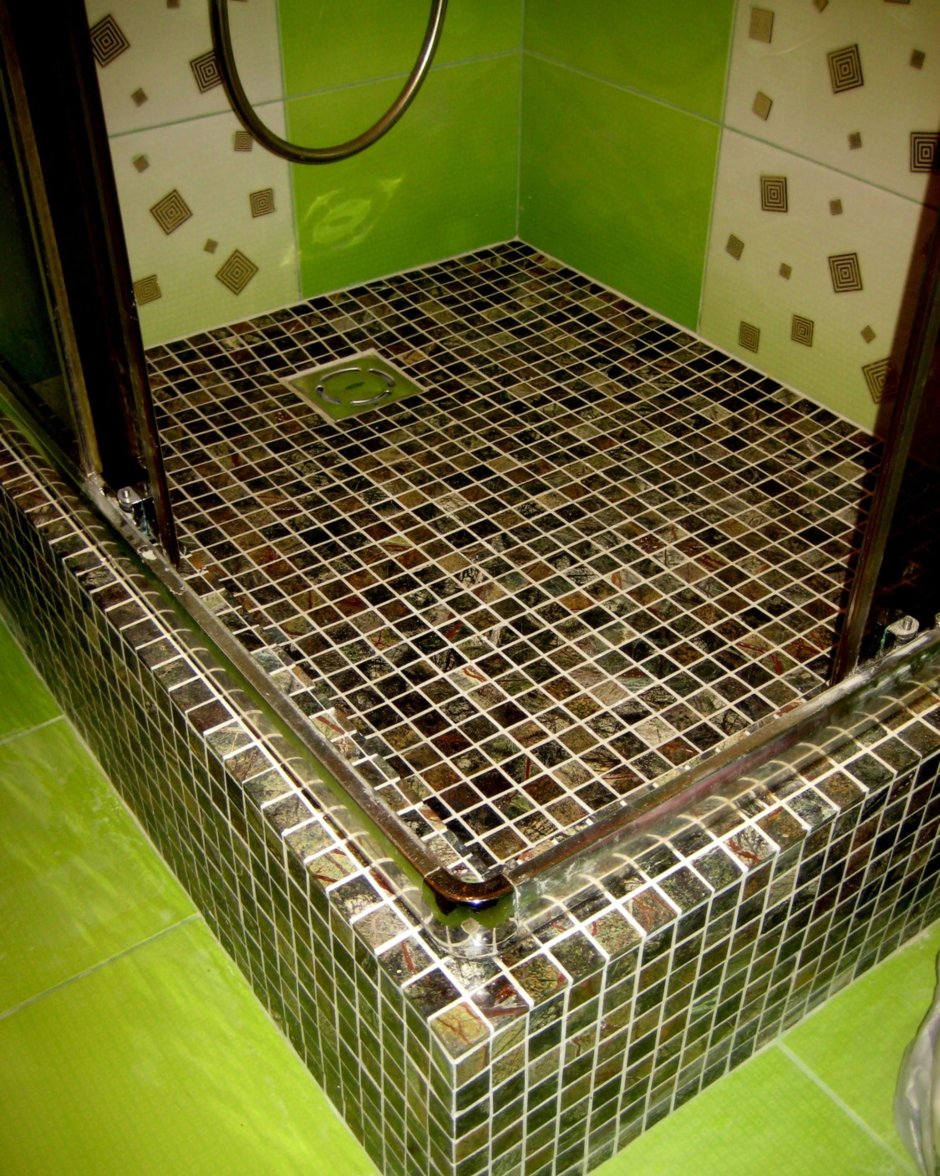 Душевой поддон из мозаики