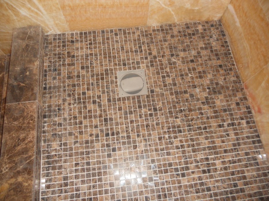 Душевой поддон из мозаики