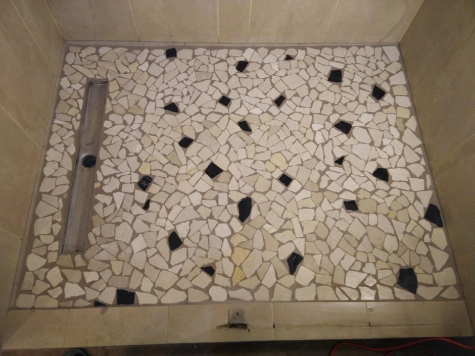 Душевая кабина с поддоном из мозаики