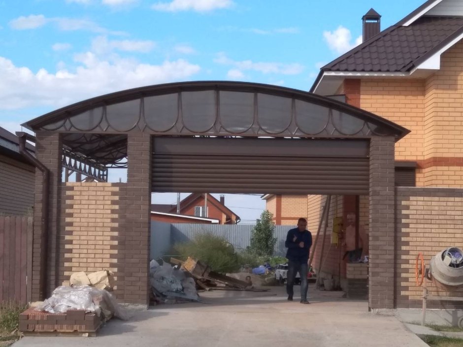 Автонавес на кирпичных Столбах