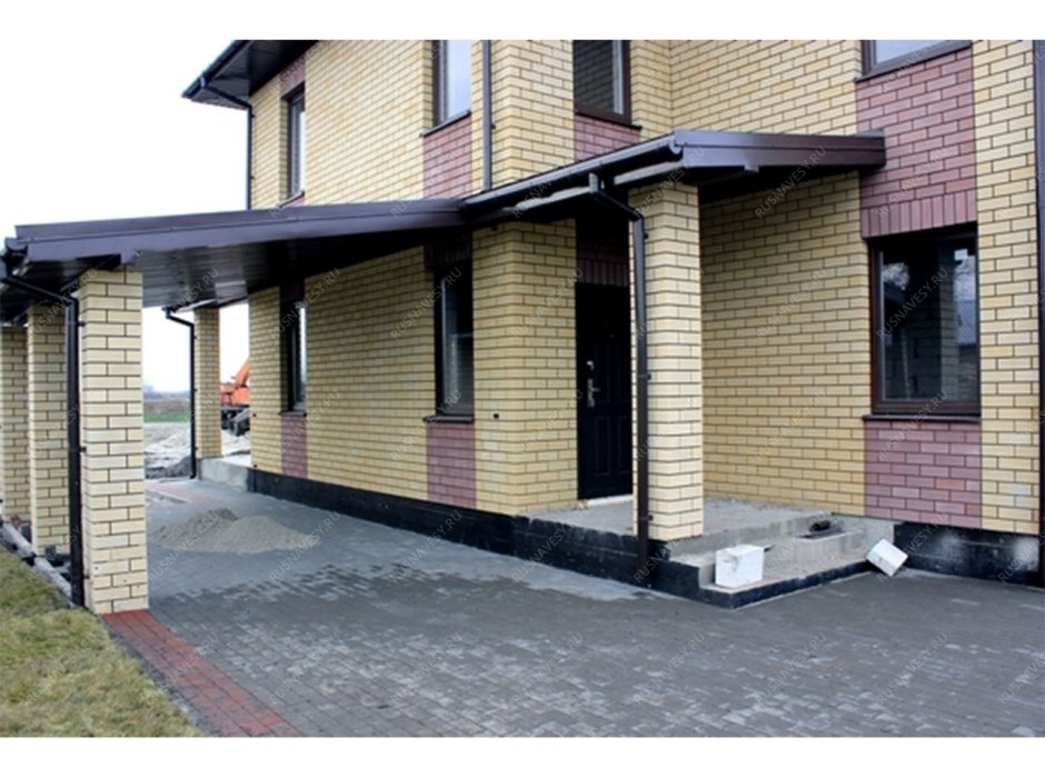 Веранда из кирпичных столбов