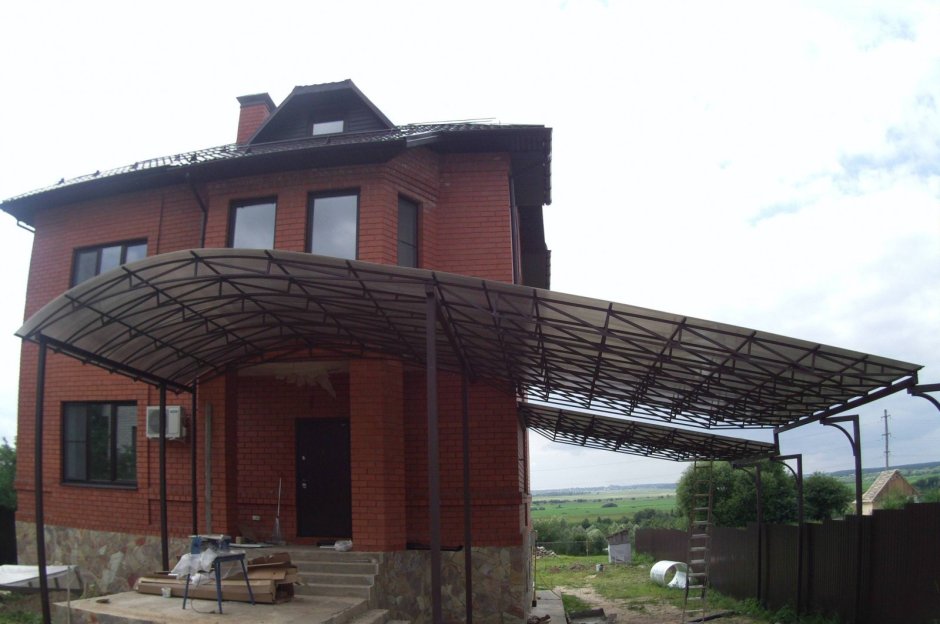 Навес для автомобиля примыкающий к дому