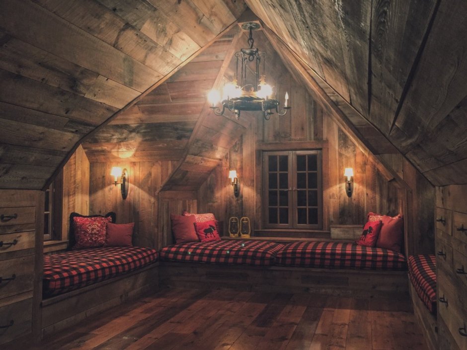 Старинная комната с камином