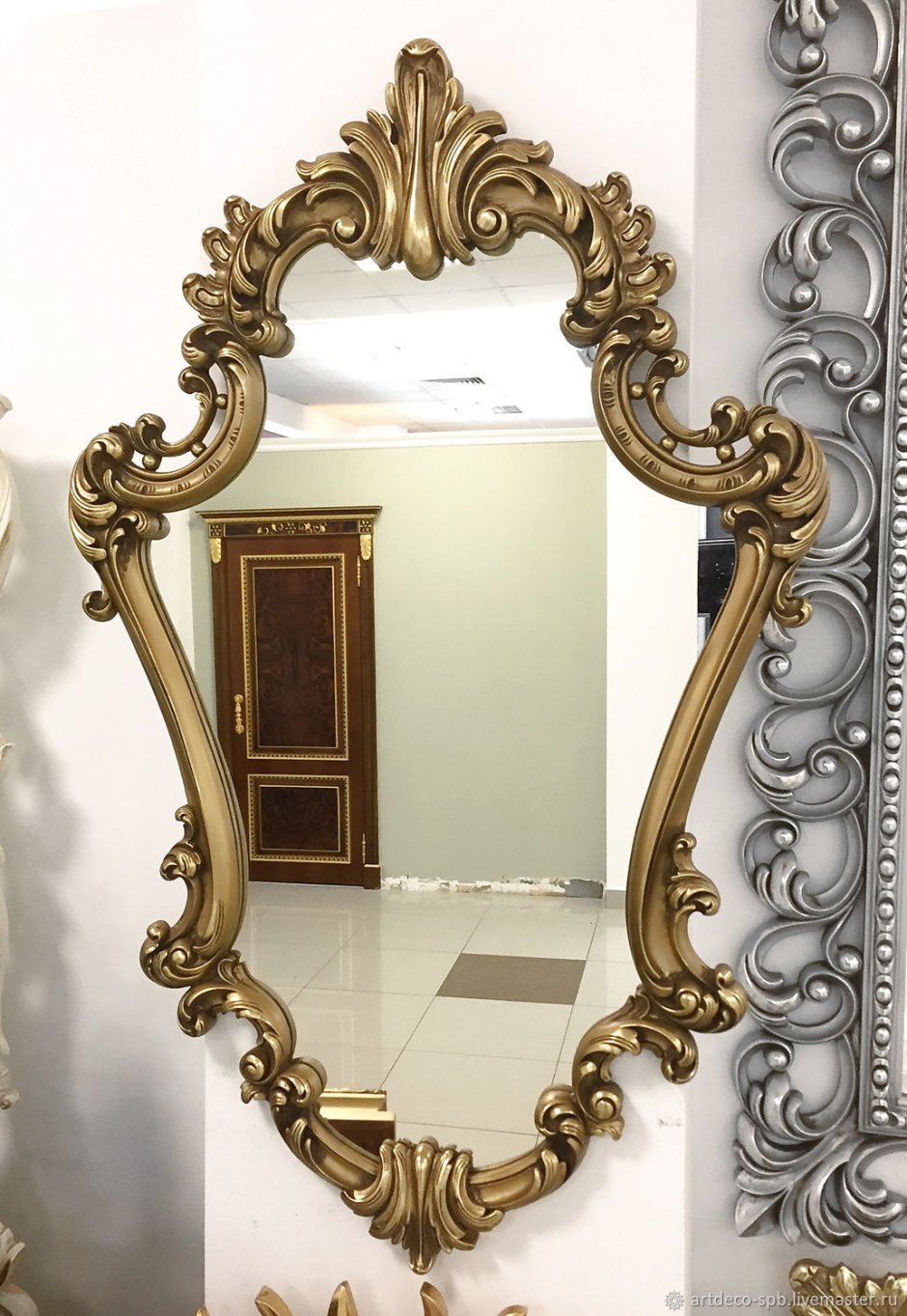 Резные зеркала из дерева