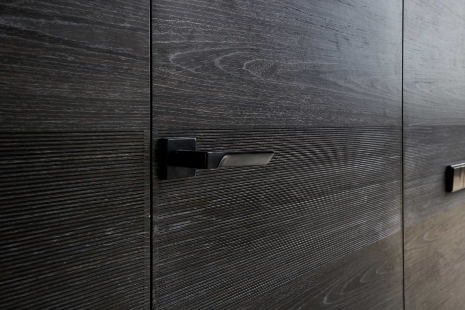 Скрытая дверь внутреннего открывания