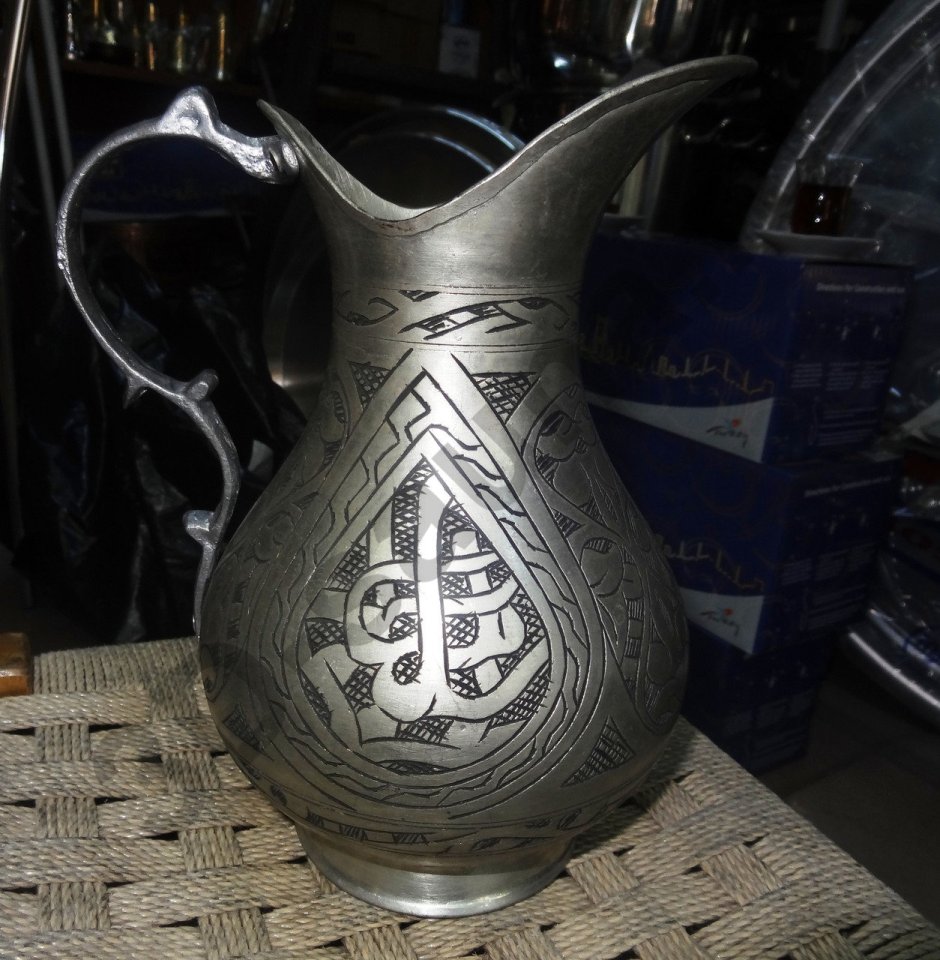 Кувшин из металла