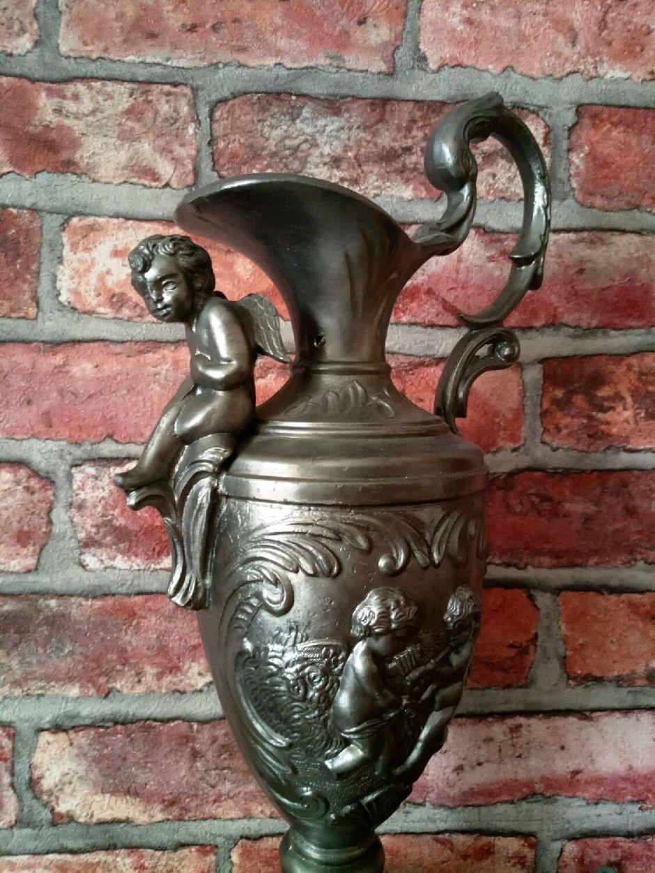 Старинный кувшин