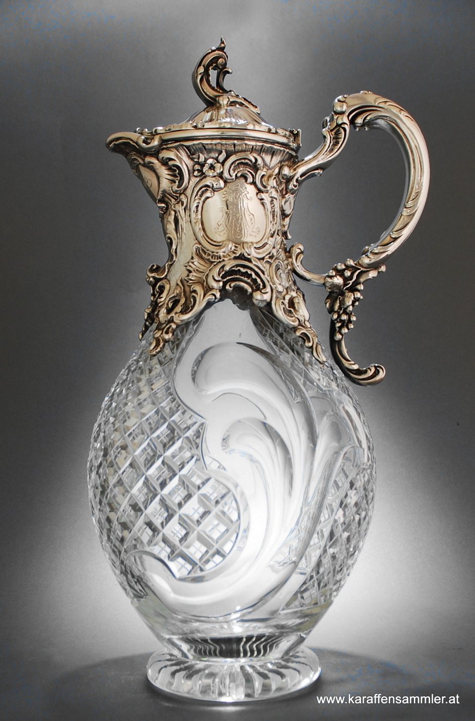 Антикварный кувшин