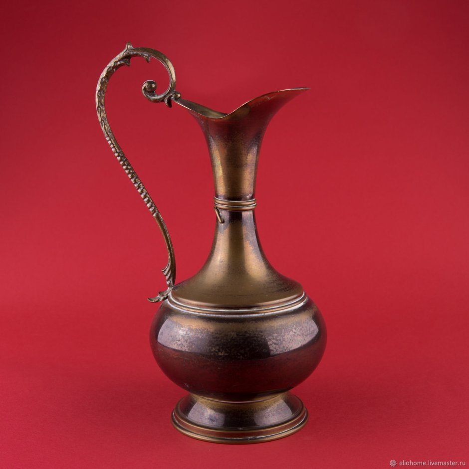 Кувшин с длинным носиком