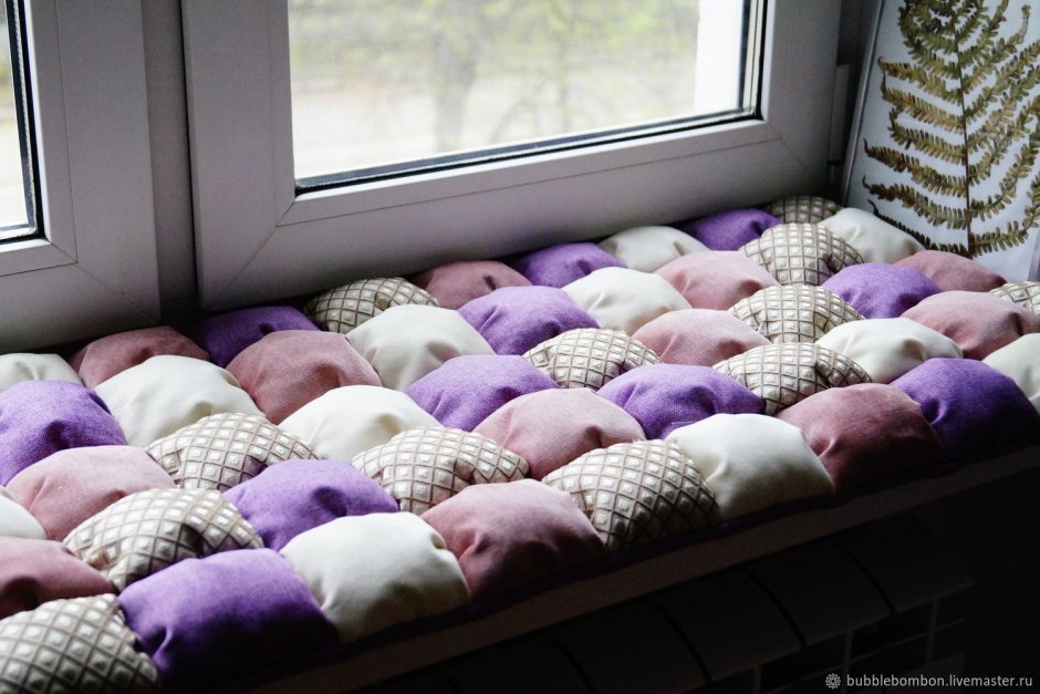 Диванчик на подоконнике