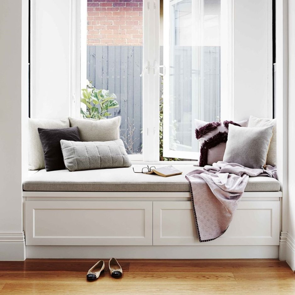 Диванчик на подоконнике