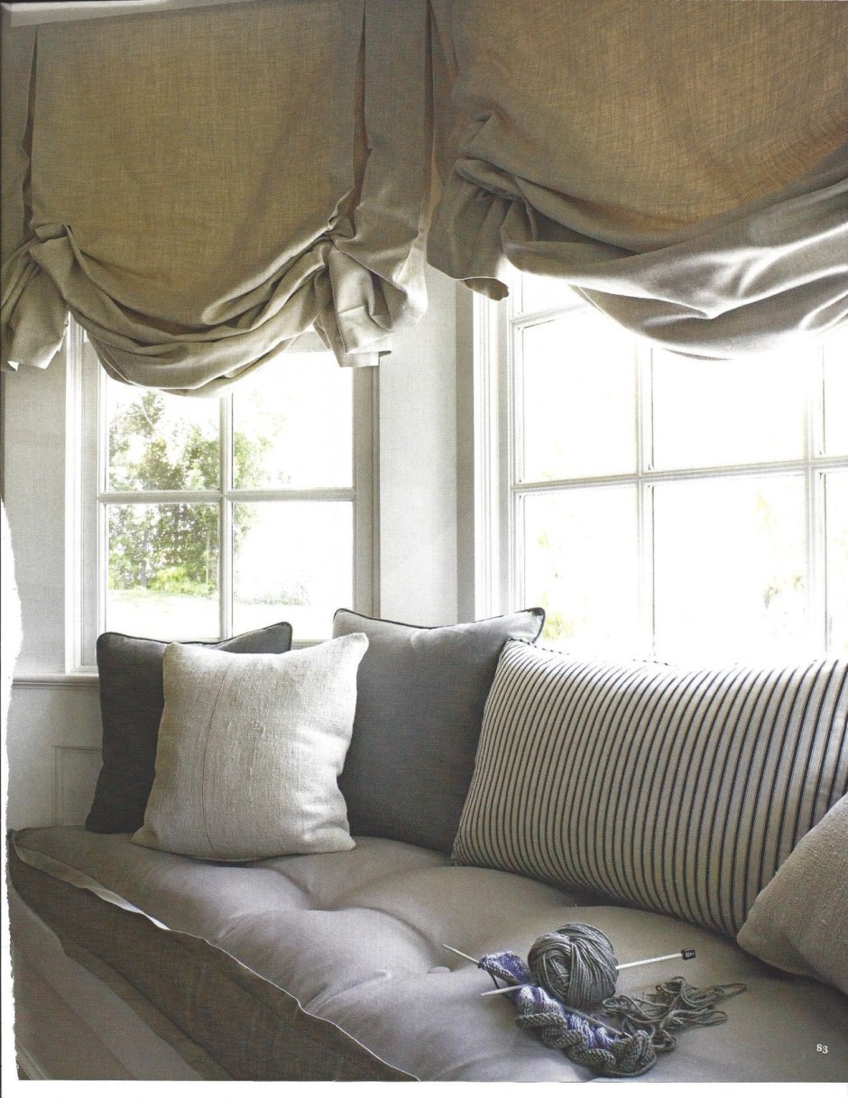 Подушки на окне