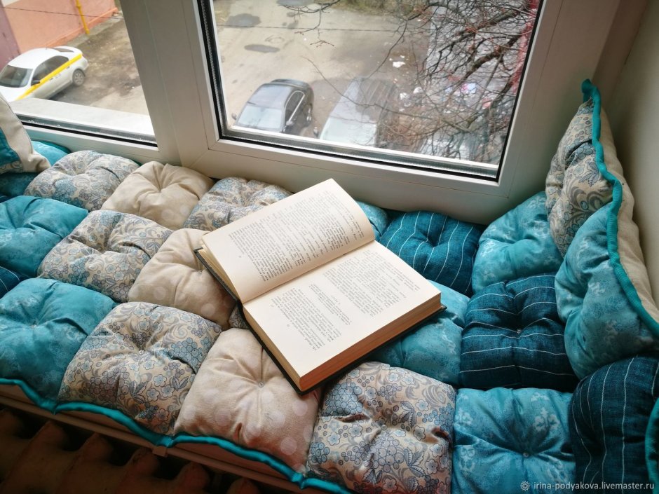 Пуфик на подоконник