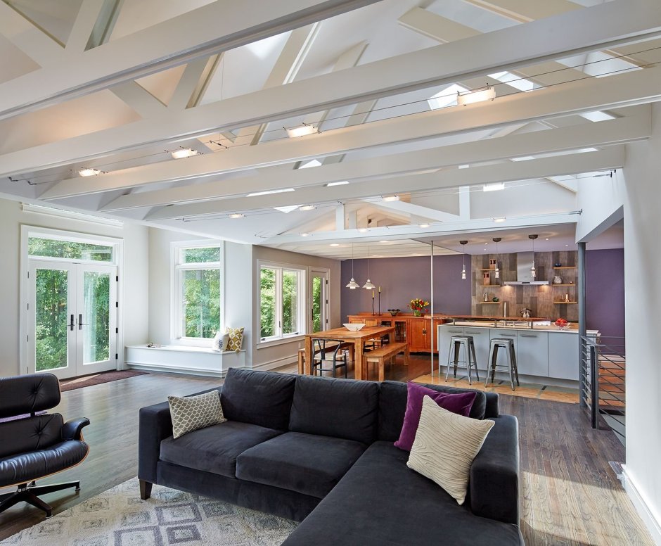 Потолок из балок в частном доме