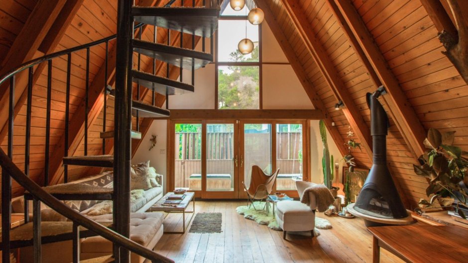 Маленький шалаш домик внутри