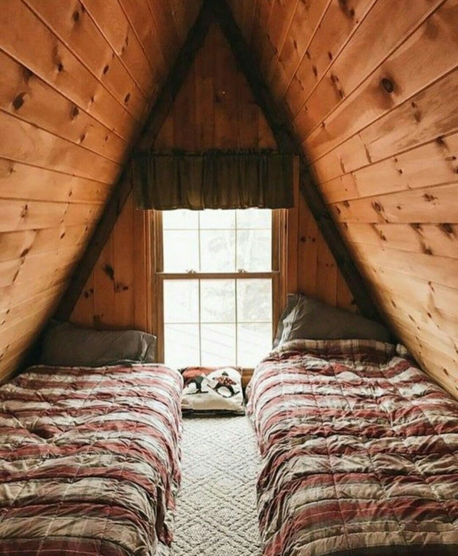 Домики с треугольной крышей внутри