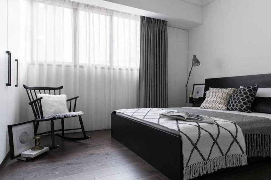 Серые шторы в спальне