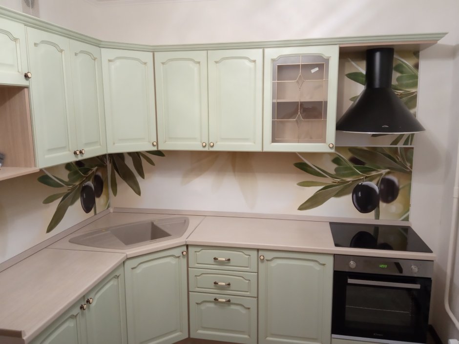 Кухня белая классика с золотой патиной фабрика Бор