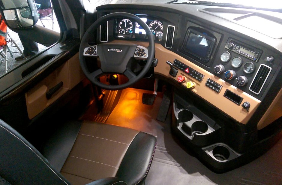 Freightliner flb10064t