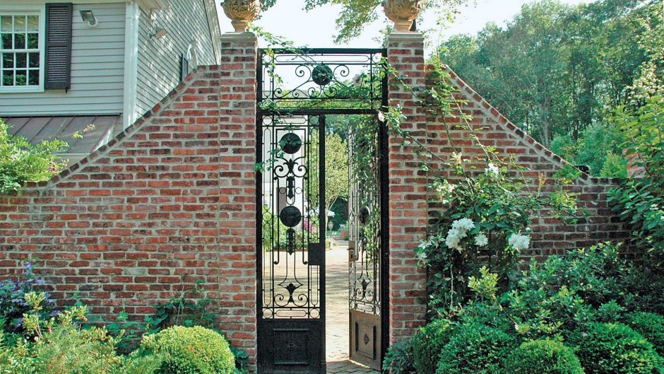 Английский дворик калитка в Англии