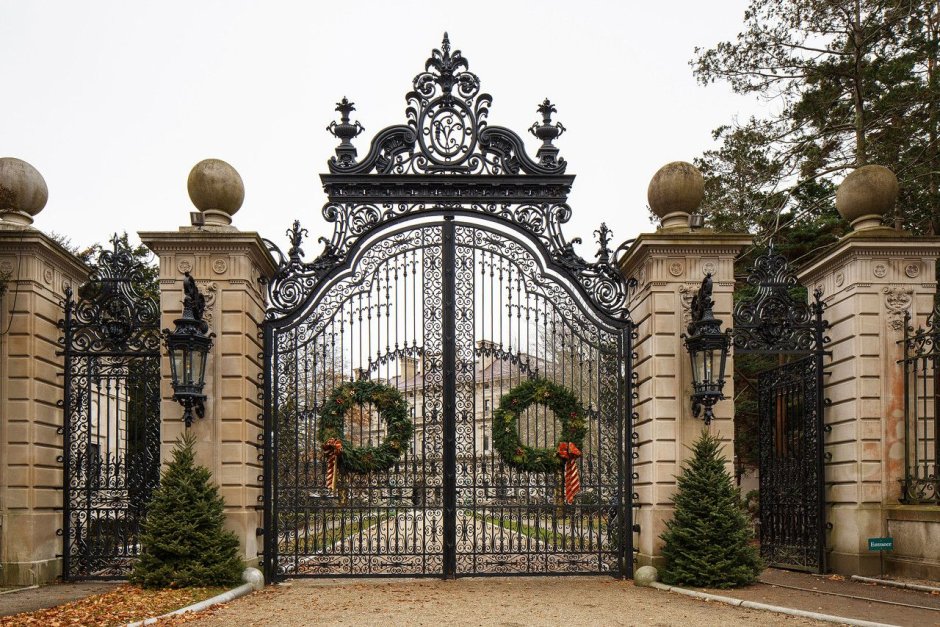 Ворота и решетки дворцов и усадеб в Санкт-Петербурге