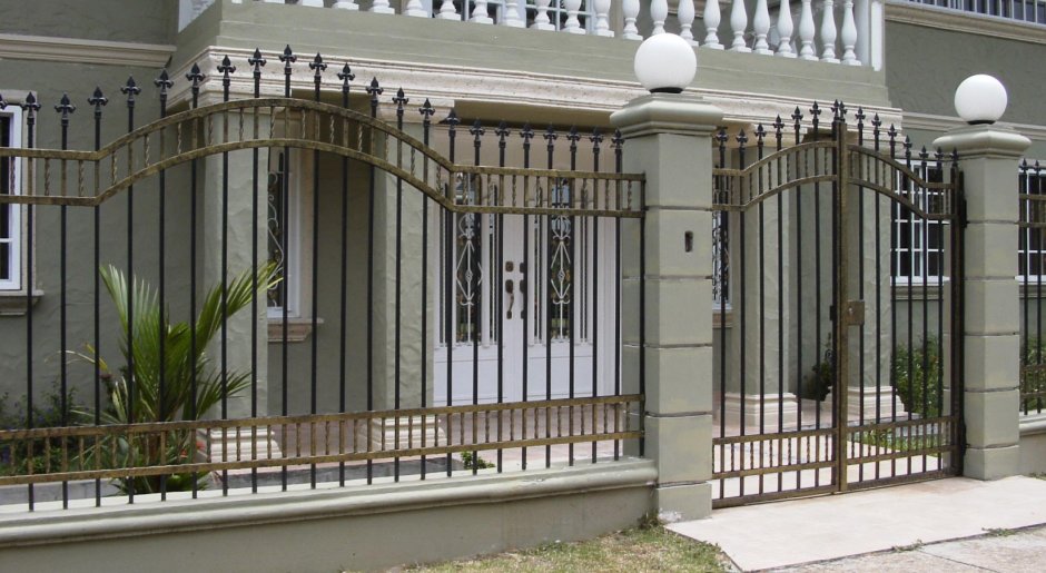 Кованый забор в английском стиле