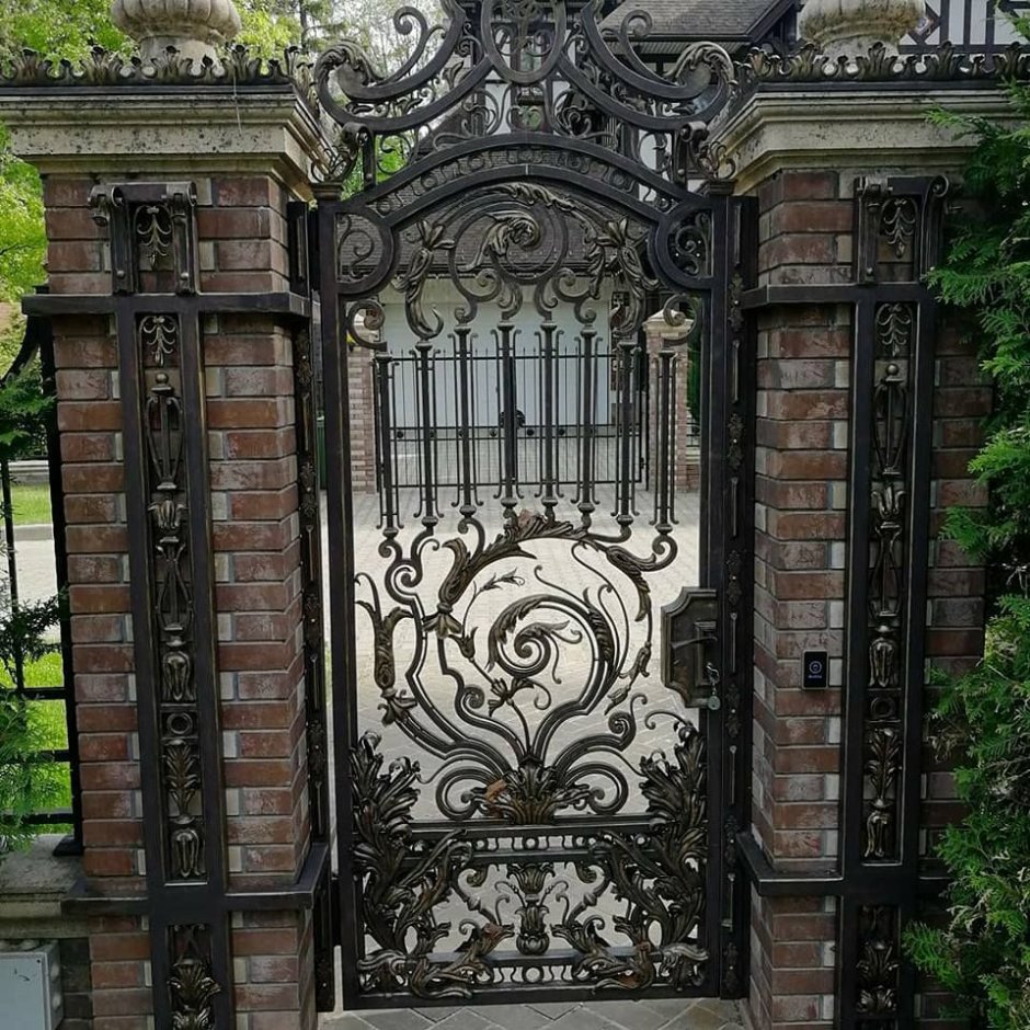 Забор в викторианском стиле