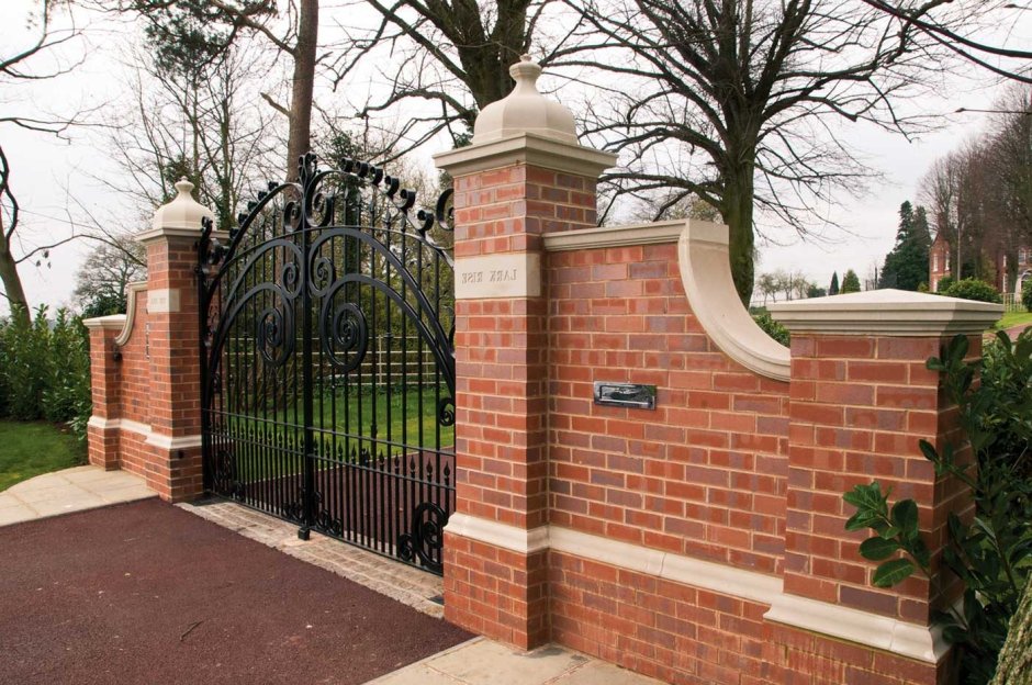 Красивые заборы из кирпича