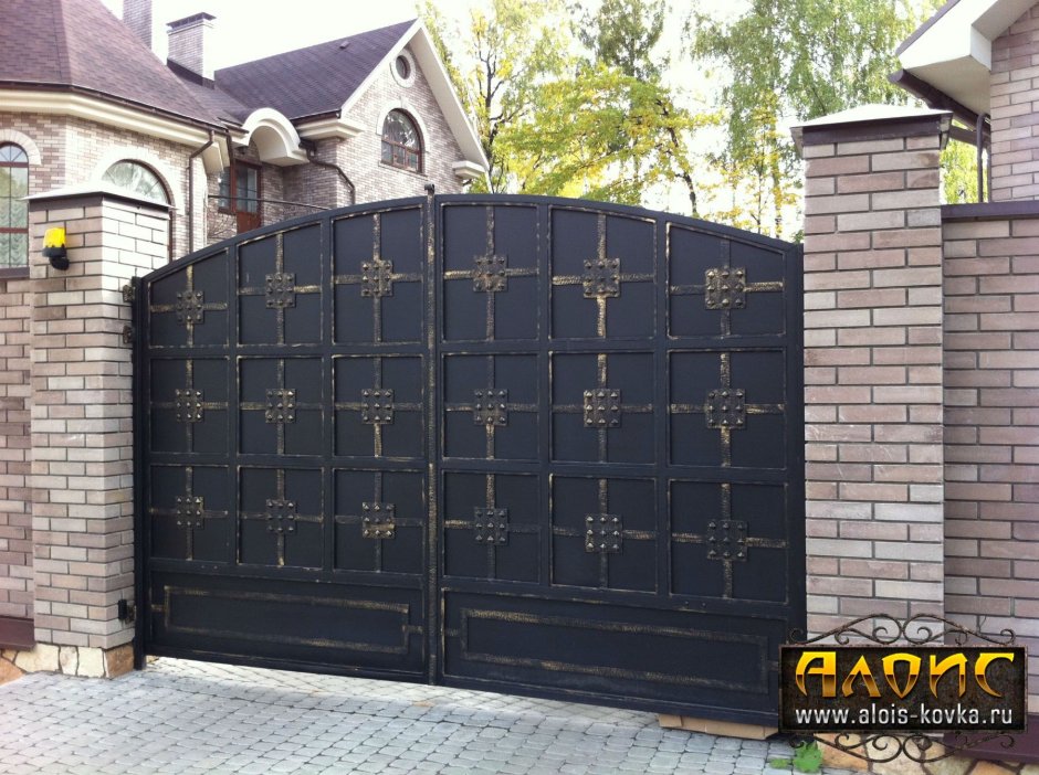 Ворота под старину из металла